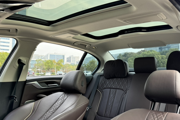 宝马5系 2019款 改款 530Li 领先型 豪华套装中控内饰7006