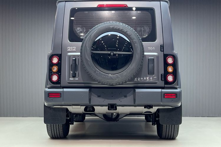 212 T01 2024款 2.0T 机械师车身外观6004