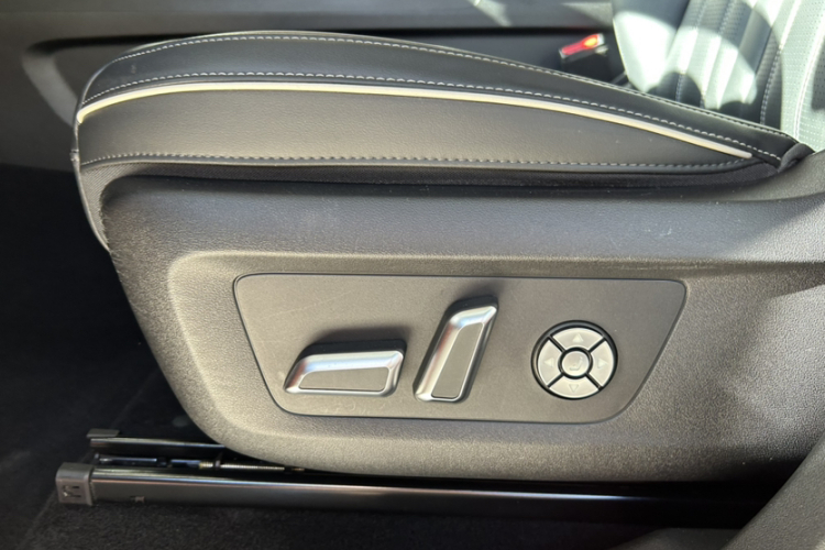 坦克300 2021款 越野版 2.0T 挑战者局部细节9001