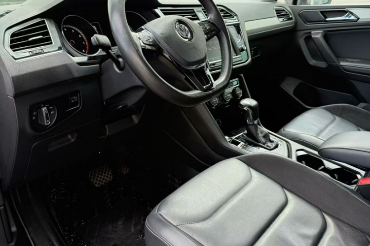 大众 途观L 2017款 330TSI 自动两驱豪华版中控内饰7002