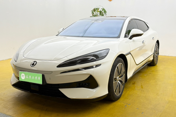 腾势Z9GT 2024款 1100四驱Max版车身外观1