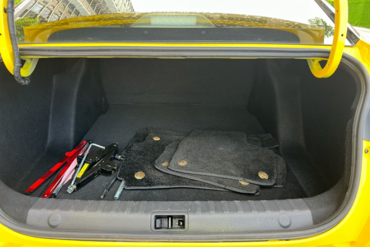 东风风神 奕炫 2021款 230T 自动追猎骑士版中控内饰7007