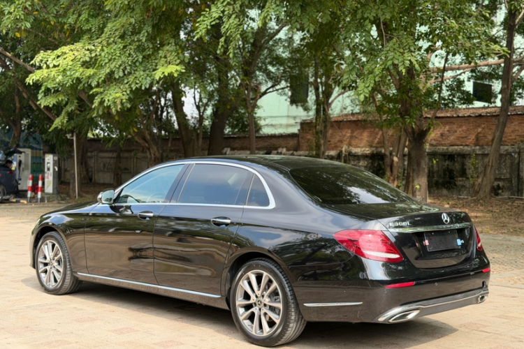 奔驰E级 2020款 改款 E 260 L车身外观6006