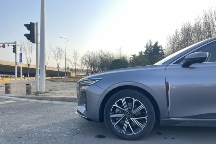 红旗H5 PHEV 2025款 170 超混版车身外观6003