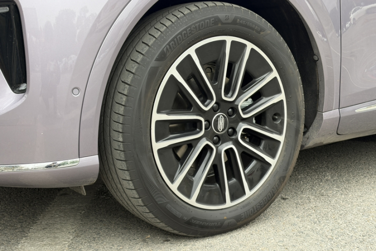 鸿蒙智行 尚界H5 2025款 纯电 Max 长续航车身外观6001