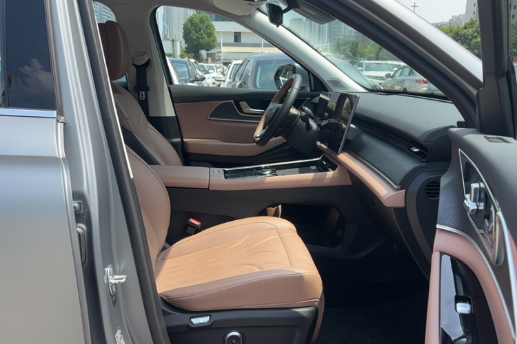 奇瑞 瑞虎8 L 2024款 2.0T 两驱尊贵版 5座中控内饰7008