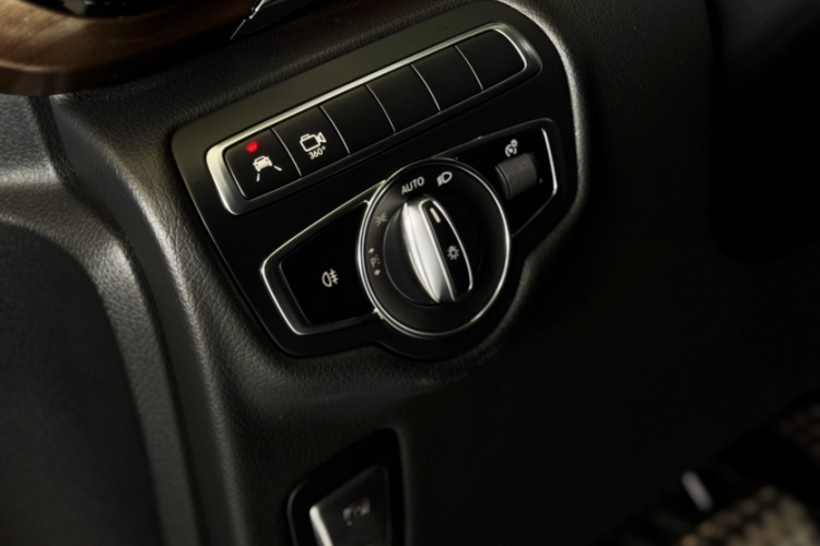 奔驰V级 2020款 V 260 L 长轴距豪华版中控内饰7009