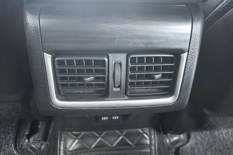 丰田 凯美瑞 2023款 双擎 2.5HG 豪华版中控内饰7006