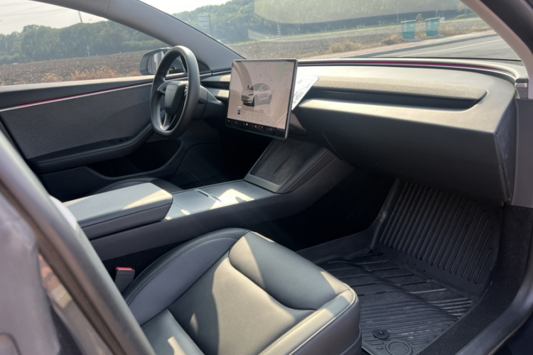 特斯拉 Model 3 2023款 后轮驱动版局部细节41