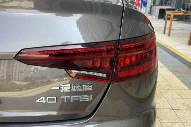 奥迪A4L 2018款 30周年年型 40 TFSI 时尚型局部细节9002