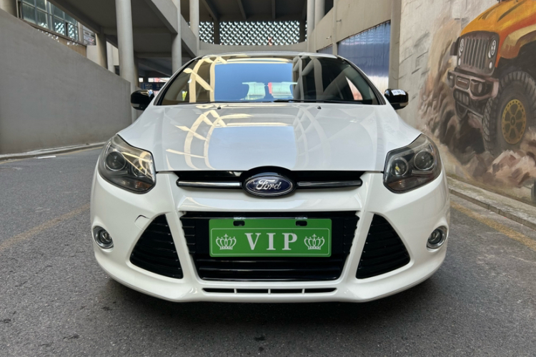 福特 福克斯 2012款 两厢 2.0L 自动豪华运动型车身外观6001