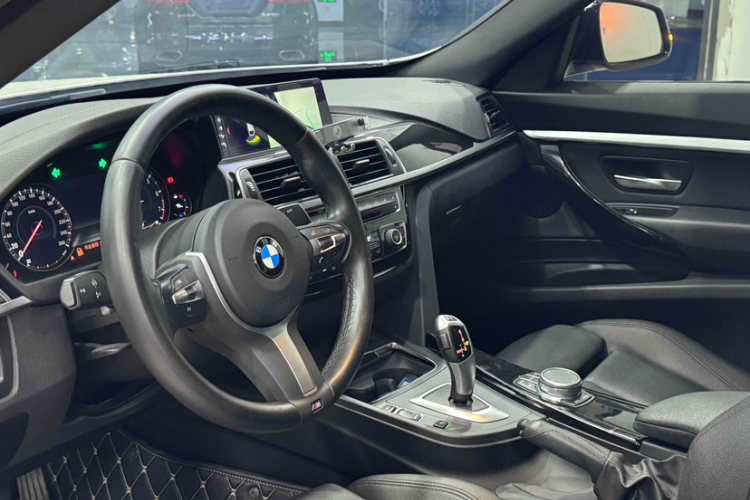 宝马3系GT 2020款 320i M运动套装中控内饰7003