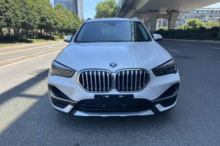 宝马X1 2020款 xDrive25Li 尊享型车身外观6001