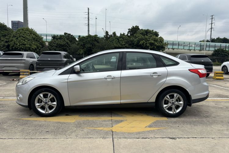 福特 福克斯 2012款 三厢 1.6L 自动风尚型车身外观6002