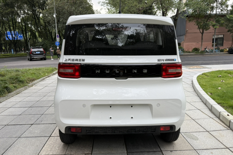 五菱汽车 宏光MINIEV 2022款 轻松款 磷酸铁锂车身外观6005