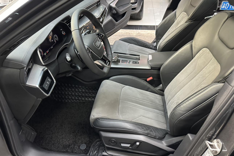 奥迪A6L 2019款 45 TFSI quattro 尊享动感型中控内饰7004