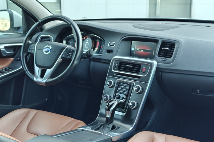 沃尔沃S60 2015款 S60L T5 智驭版中控内饰7005