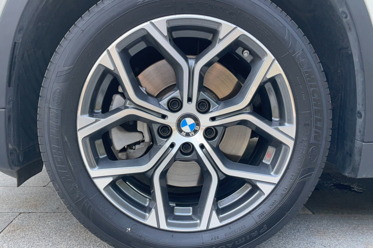 宝马X1 2022款 sDrive25Li 领先型车身外观6010