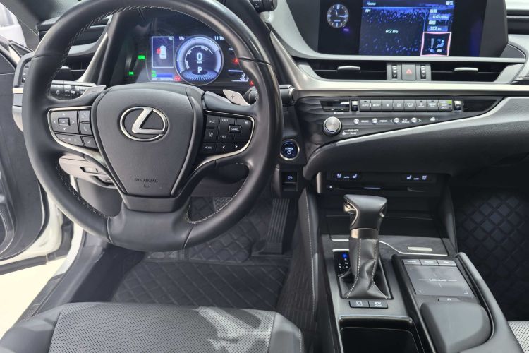 雷克萨斯ES 2020款 300h 臻享版局部细节16