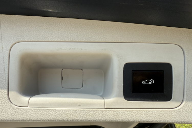 广汽传祺 传祺GS8 2017款 320T 四驱豪华智联版（七座）中控内饰7001