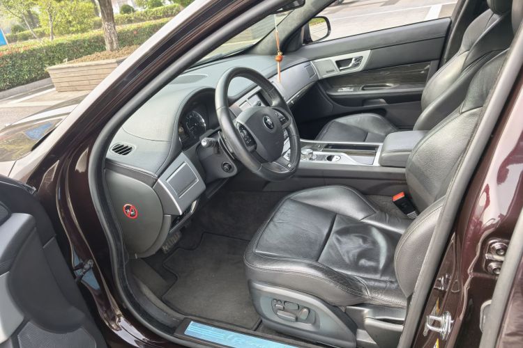 捷豹XF 2015款 XF 3.0 SC R-Sport 豪华版中控内饰7001