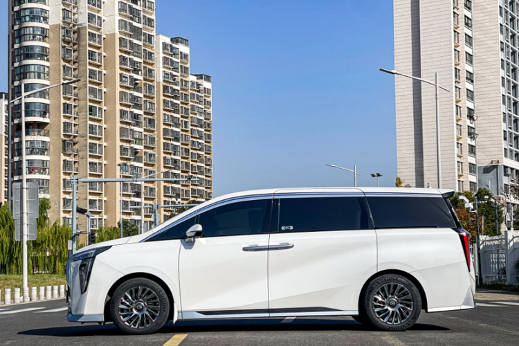 广汽传祺 传祺M8 2023款 宗师系列 400T 旗舰版车身外观6003