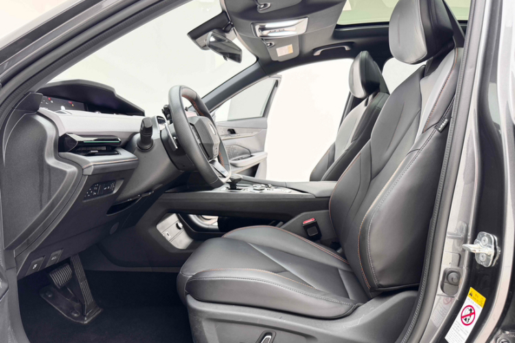 长安UNI-V 2022款 1.5T 尊贵型中控内饰7009