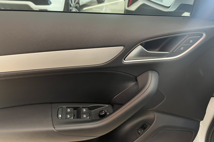 奥迪Q3 2018款 30周年年型 30 TFSI 时尚型中控内饰7005