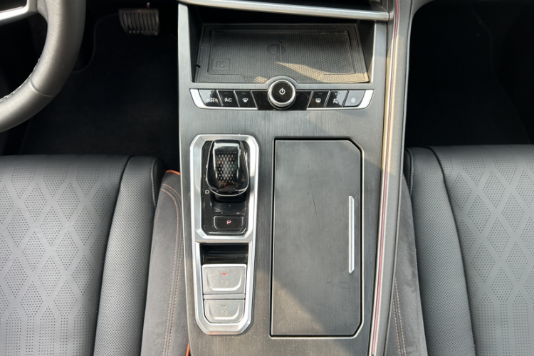 魏牌 玛奇朵DHT-PHEV 2021款 1.5L 大师版局部细节18