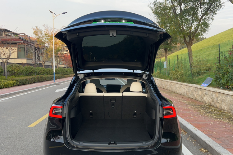 特斯拉 Model Y 2022款 后轮驱动版局部细节23