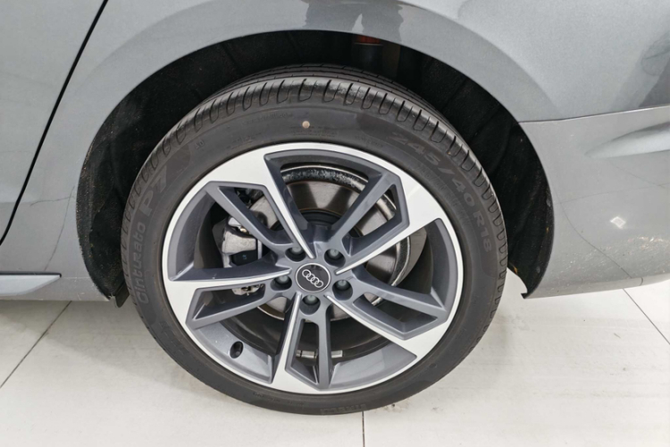 奥迪A4L 2025款 200万辆悦享版 40 TFSI 时尚动感型车身外观6003