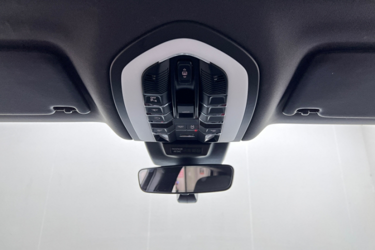 保时捷 2022款 Macan 2.0T中控内饰7004