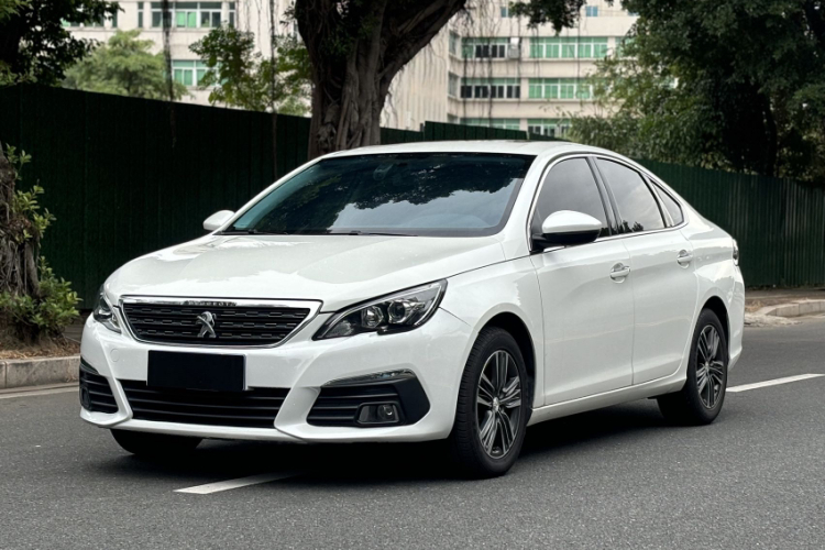 标致308 2016款 1.6L 自动豪华版车身外观1