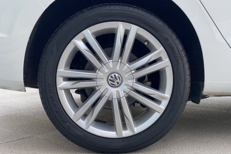 大众 高尔夫·嘉旅 2016款 230TSI 自动豪华型车身外观6007