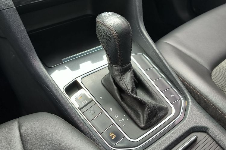 大众 高尔夫·嘉旅 2018款 230TSI 自动进取型中控内饰7007