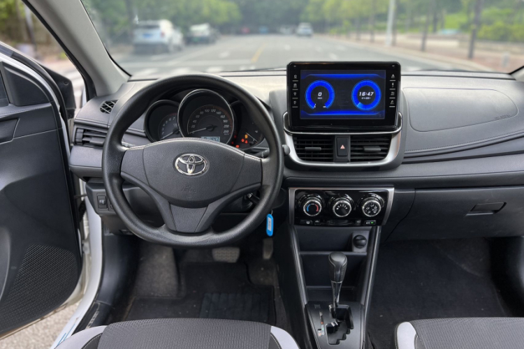丰田 YARiS L 致炫 2021款 1.5L CVT领先版中控内饰7005