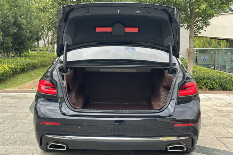 宝马5系 2022款 525Li 豪华套装中控内饰7009