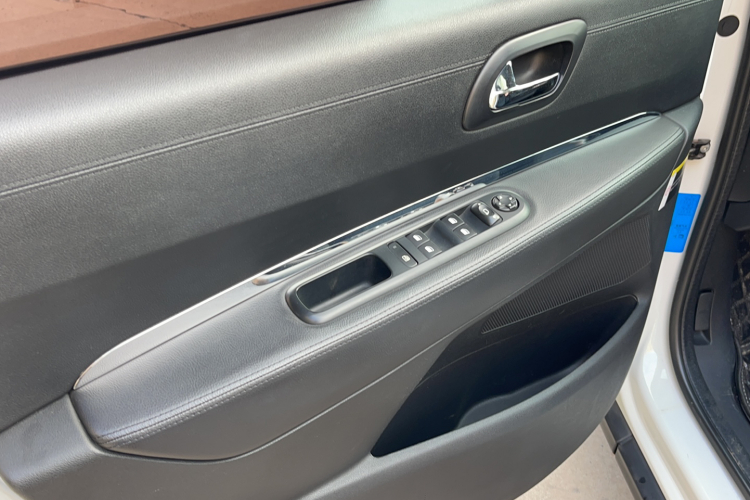 标致3008 2015款 1.6THP 自动经典版中控内饰7001