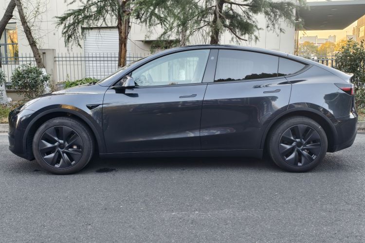 特斯拉 Model Y 2024款 后轮驱动版车身外观6003