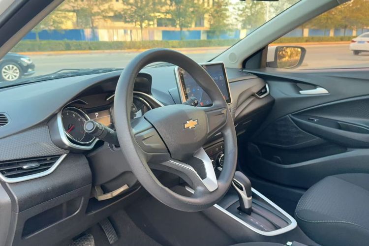 雪佛兰 科沃兹 2020款 325T 自动欣悦版中控内饰7003