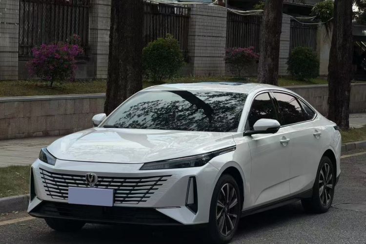 长安 逸动 2025款 蓝鲸 1.5T 500Bar尊贵型车身外观1