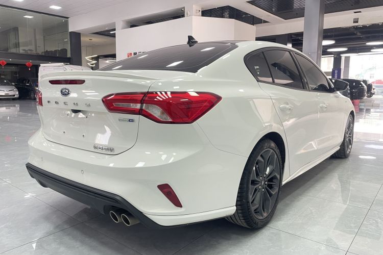 福特 福克斯 2022款 三厢 EcoBoost 180 自动ST Line车身外观6005