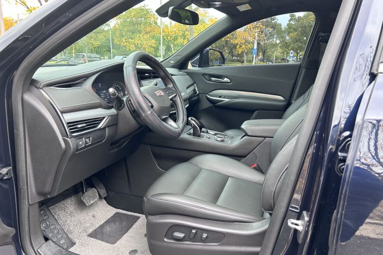 凯迪拉克XT4 2021款 28T 两驱领先型中控内饰7002