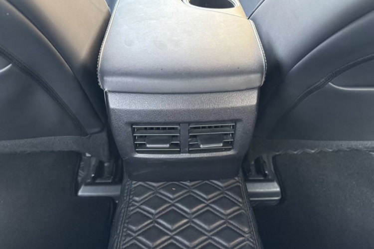 雷克萨斯IS 2015款 200t F SPORT中控内饰7007