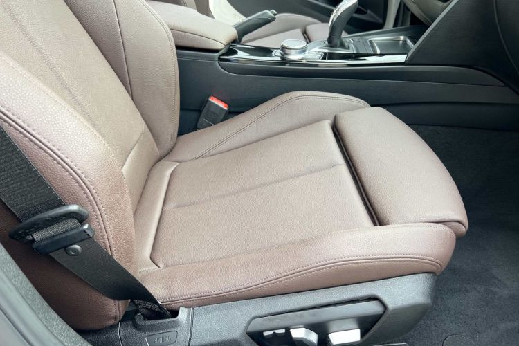 宝马3系 2018款 320Li 领先型M运动套装局部细节9006