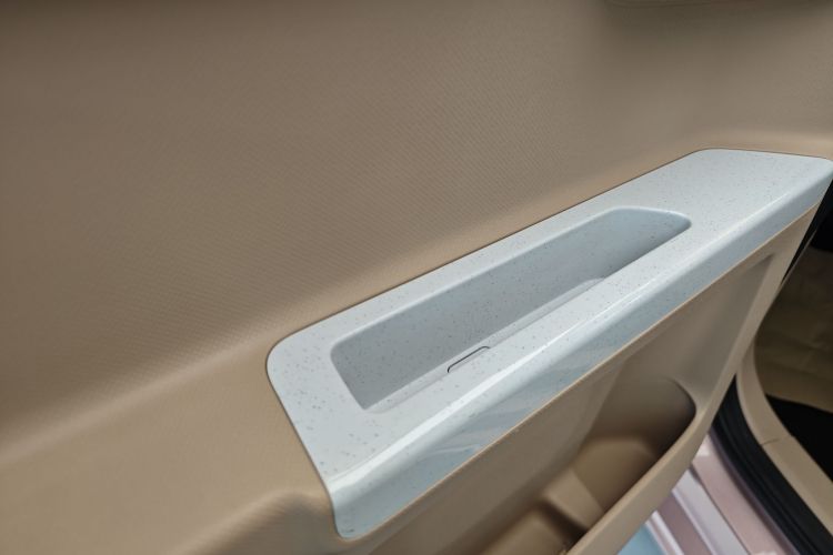 吉利银河 2024款 熊猫mini 200km 耐力熊中控内饰7014