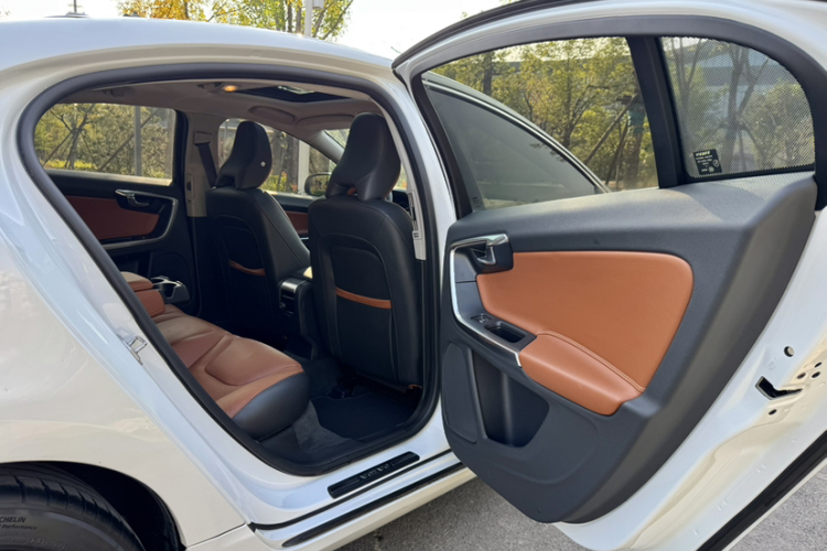 沃尔沃S60 2019款 S60L T5 智远版中控内饰7002