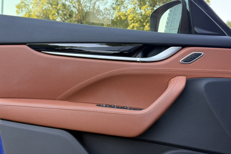 玛莎拉蒂 Levante 2022款 3.0T Modena中控内饰7011