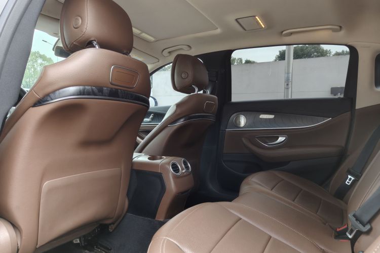 奔驰E级 2019款 E 200 L 运动型中控内饰7003