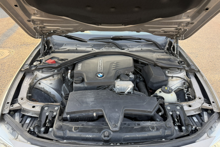 宝马3系 2014款 320i 时尚型局部细节24